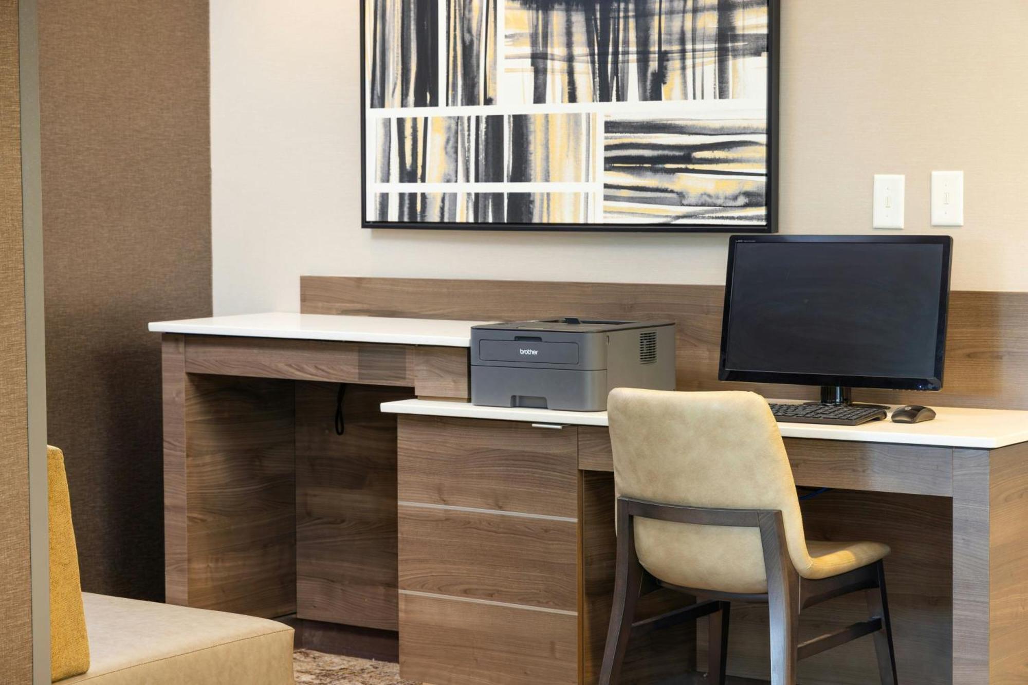 By Marriott Albany 3*