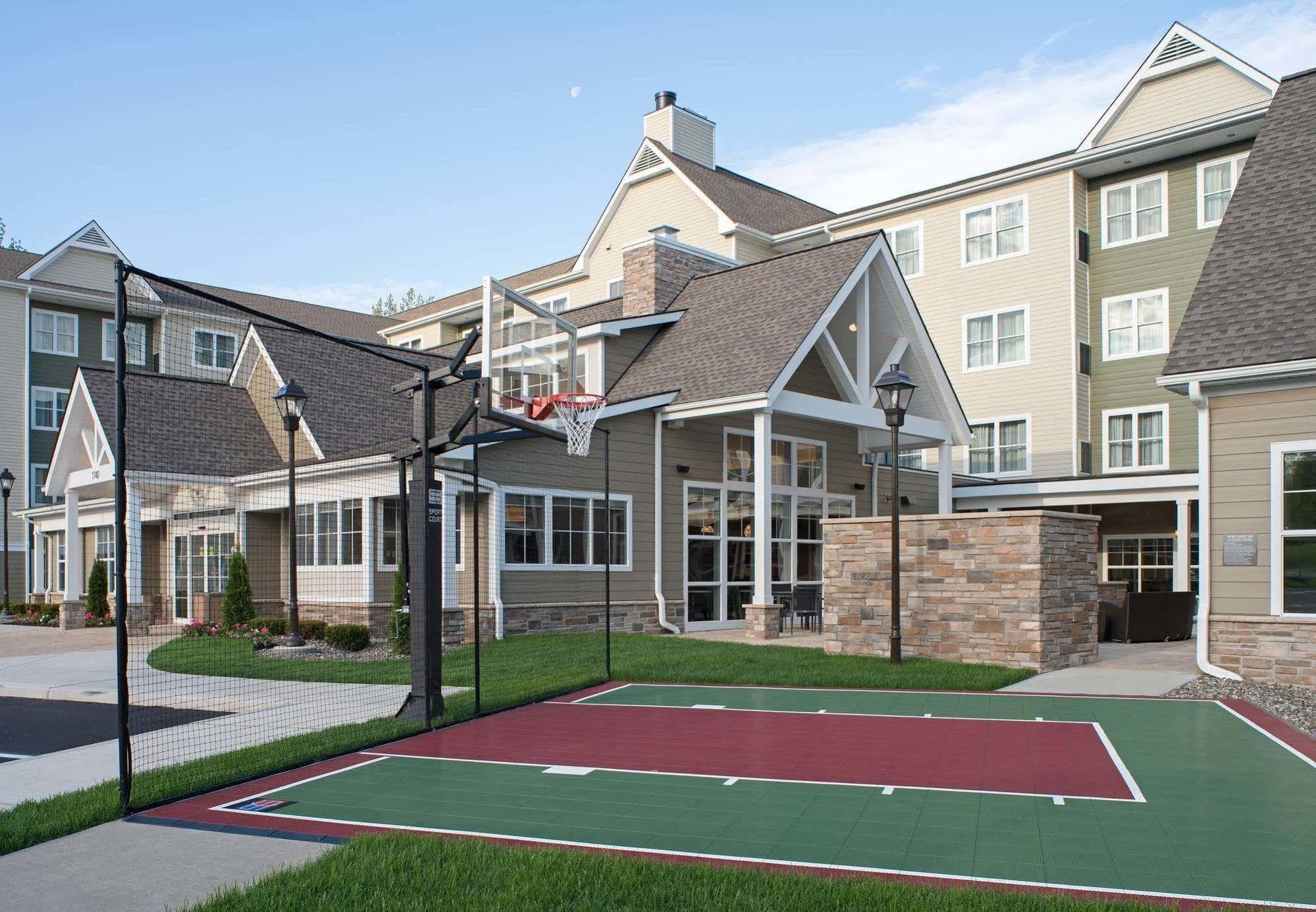 By Marriott Albany